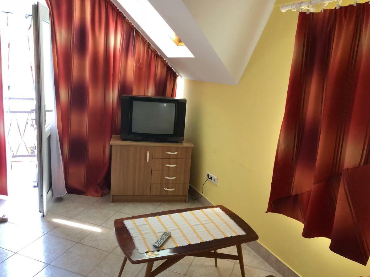 Liget Apartman Balatonfoldvar Bagian luar foto